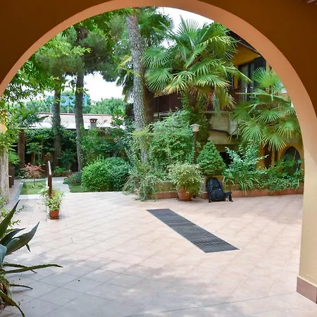 Nyaraló Debbie's House